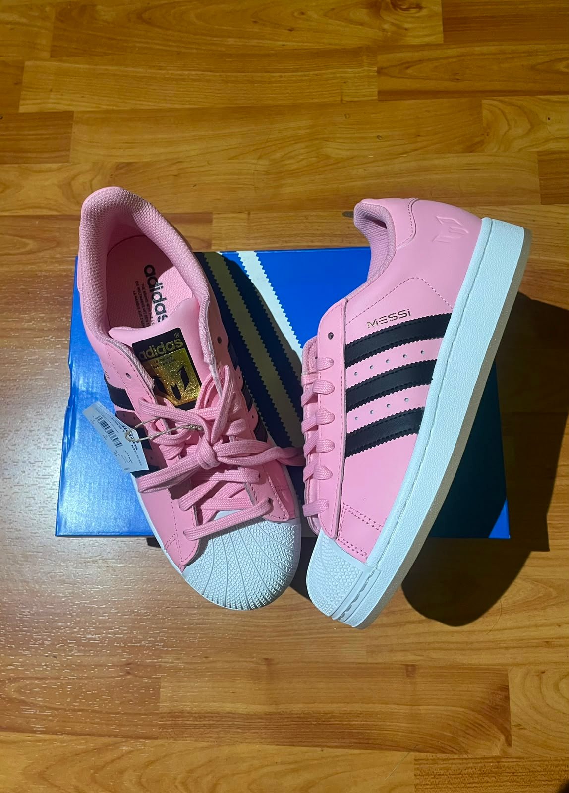 Zapatillas Adidas Superstar x Messi Rosado
